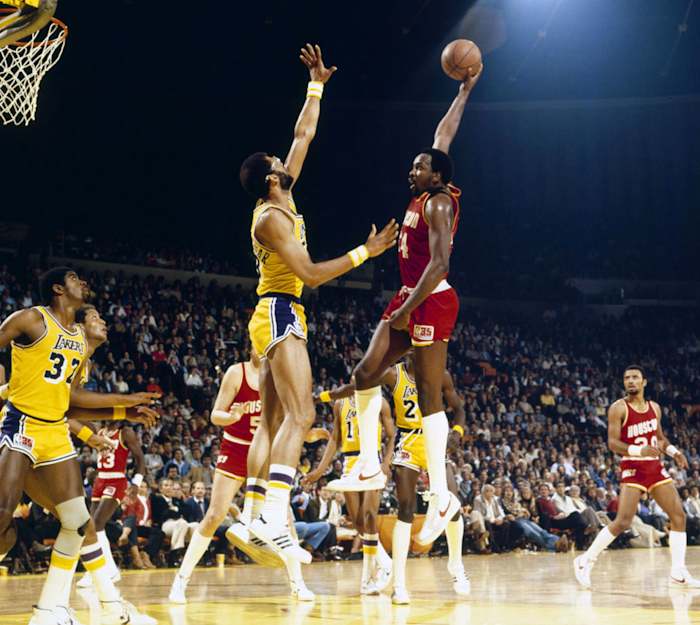 1981-Moses-Malone-Kareem-Abdul-Jabbar-080100595.jpg